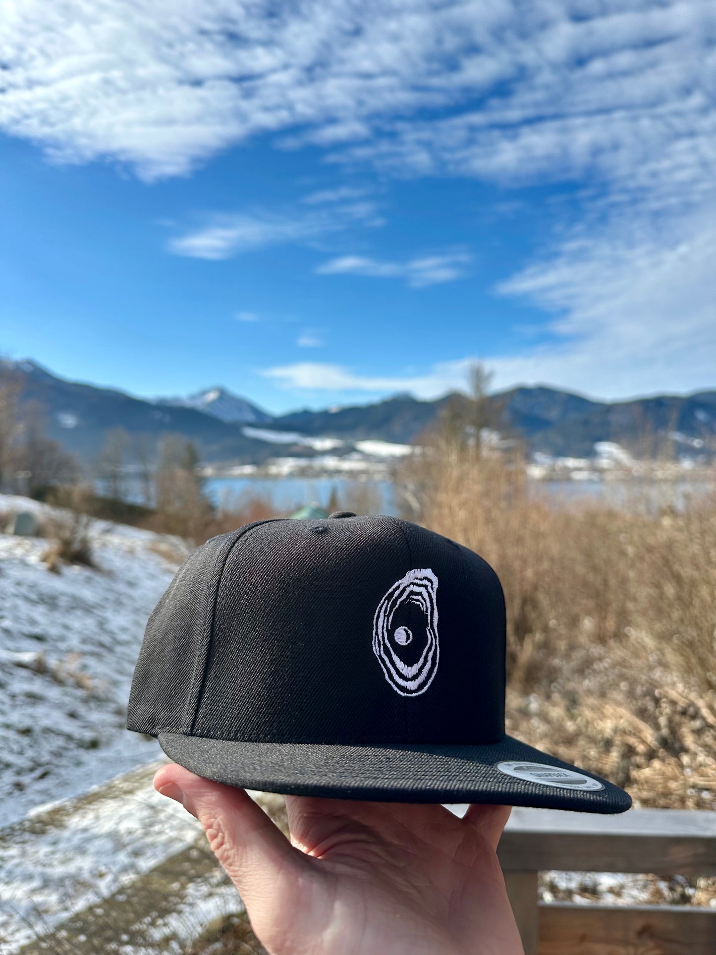 Black Oyster Snapback mit gesticktem Logo UNISEX